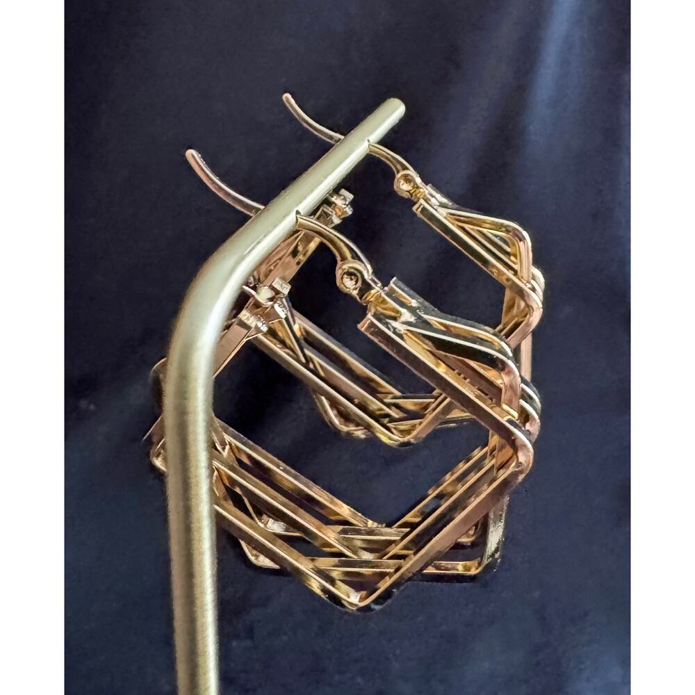 Unique Gold Stainless Steel Hoop Earrings with Saddleback Closure E177 - Picture 3 of 4